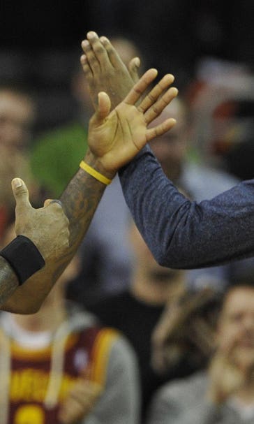 Make it a dozen: Cavs win 12th straight, 105-94 over Clips